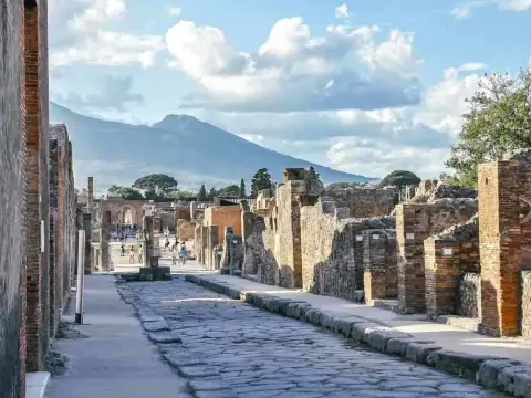Come raggiungere Pompei da Napoli - Guida completa