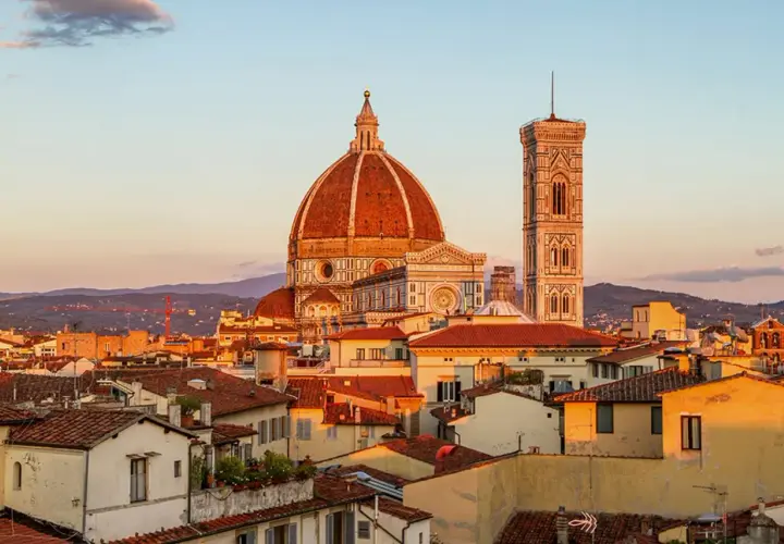 Firenze: Duomo e Campanile di Giotto, un'icona da ammirare. Scopri cosa vedere a Firenze in 2 giorni gratis, tra tetti rossi e panorami mozzafiato.