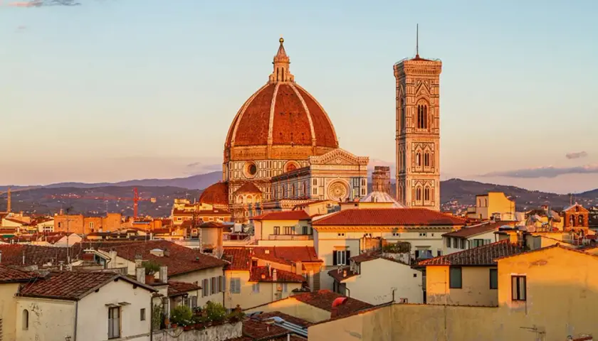 Firenze: Duomo e Campanile di Giotto, un'icona da ammirare. Scopri cosa vedere a Firenze in 2 giorni gratis, tra tetti rossi e panorami mozzafiato.